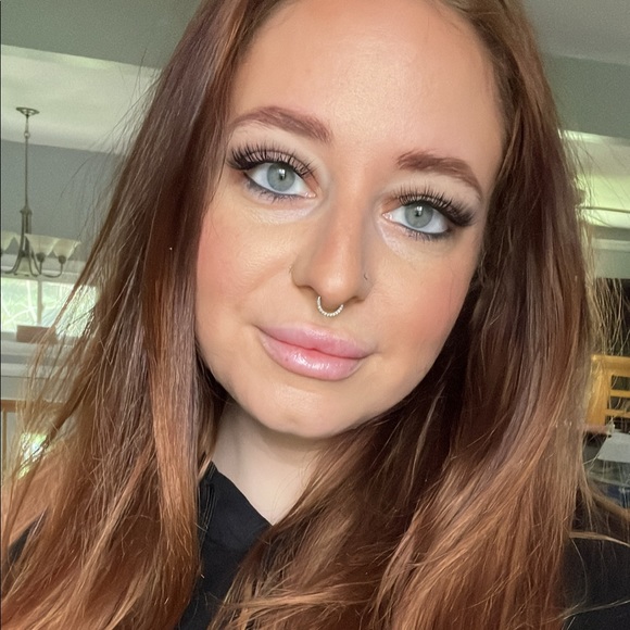 Meet your Posher, Stefanie - Picture 1 of 1